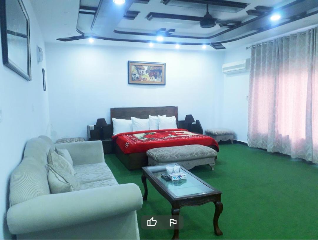 Mulberry Guest House F-10 Исламабад Екстериор снимка