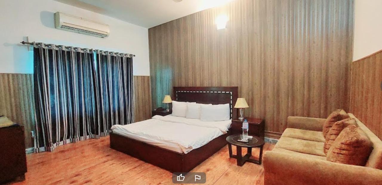 Mulberry Guest House F-10 Исламабад Екстериор снимка