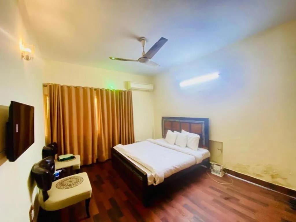 Mulberry Guest House F-10 Исламабад Екстериор снимка